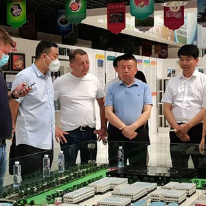 和振伟会长与俄铁首代在新疆走访调研